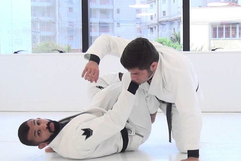 Bruno Malfacine demonstrates a one-leg sweep from guard