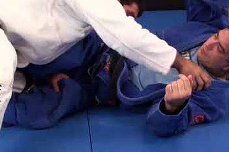 Heavy top pressure passing in Brazilian Jiu Jitsu