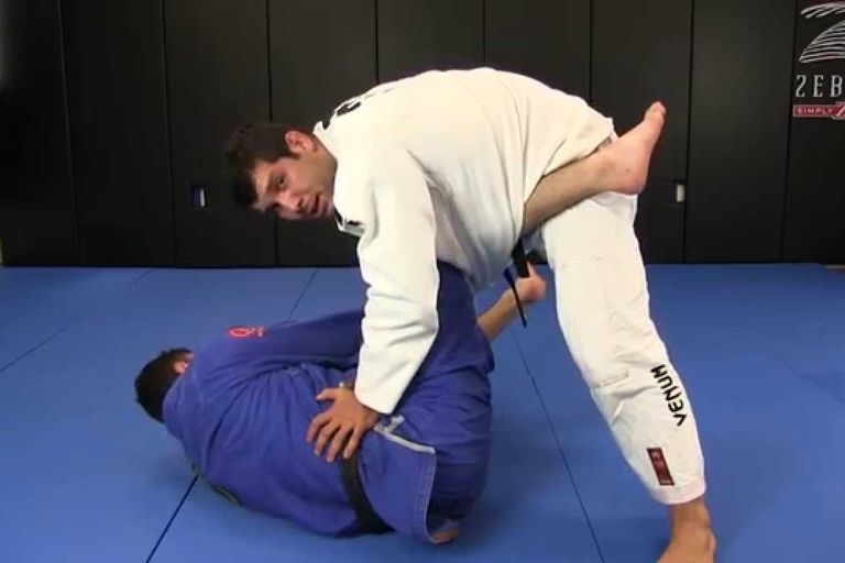 Rodolfo Vieira passing the guard with pressure in the gi